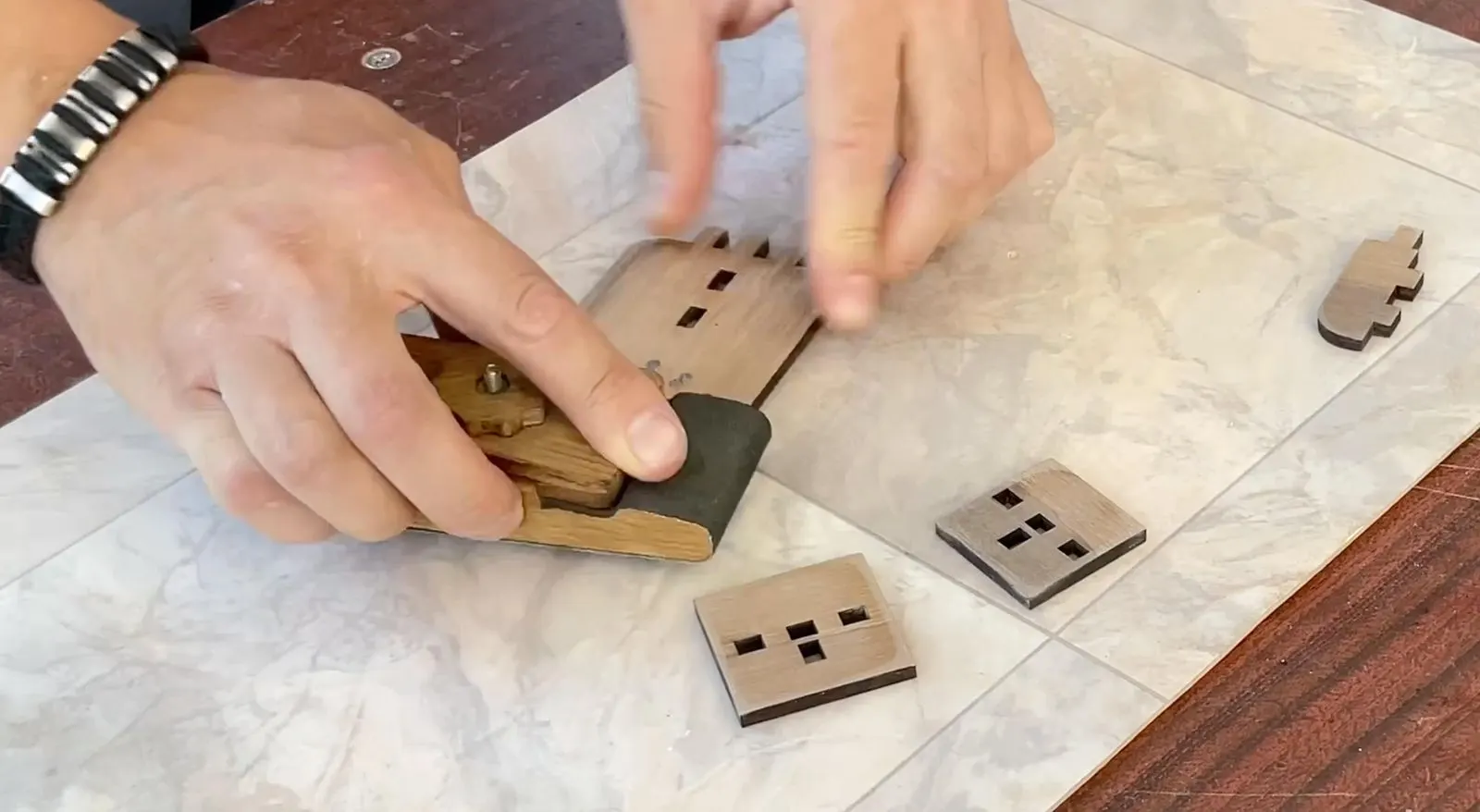 Wooden MagSafe Tripod Mount: sanding the laser-cut parts