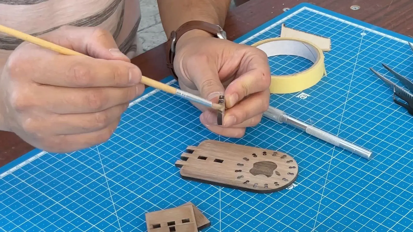 Wooden MagSafe Tripod Mount: finishing the exposed wooden edges