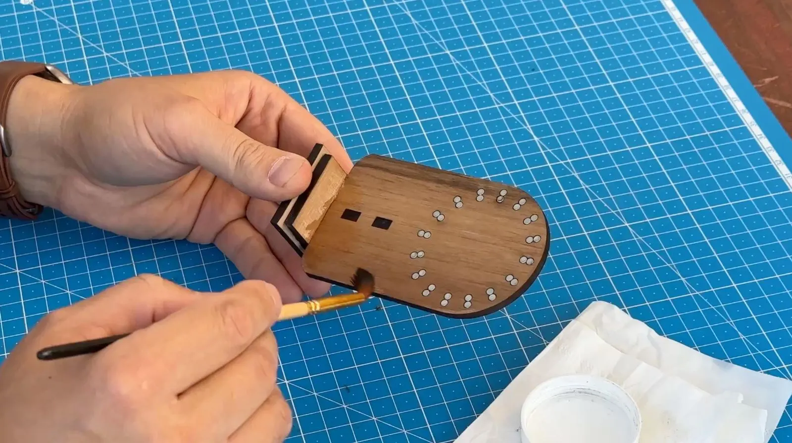 Wooden MagSafe Tripod Mount: final hardware adjustment