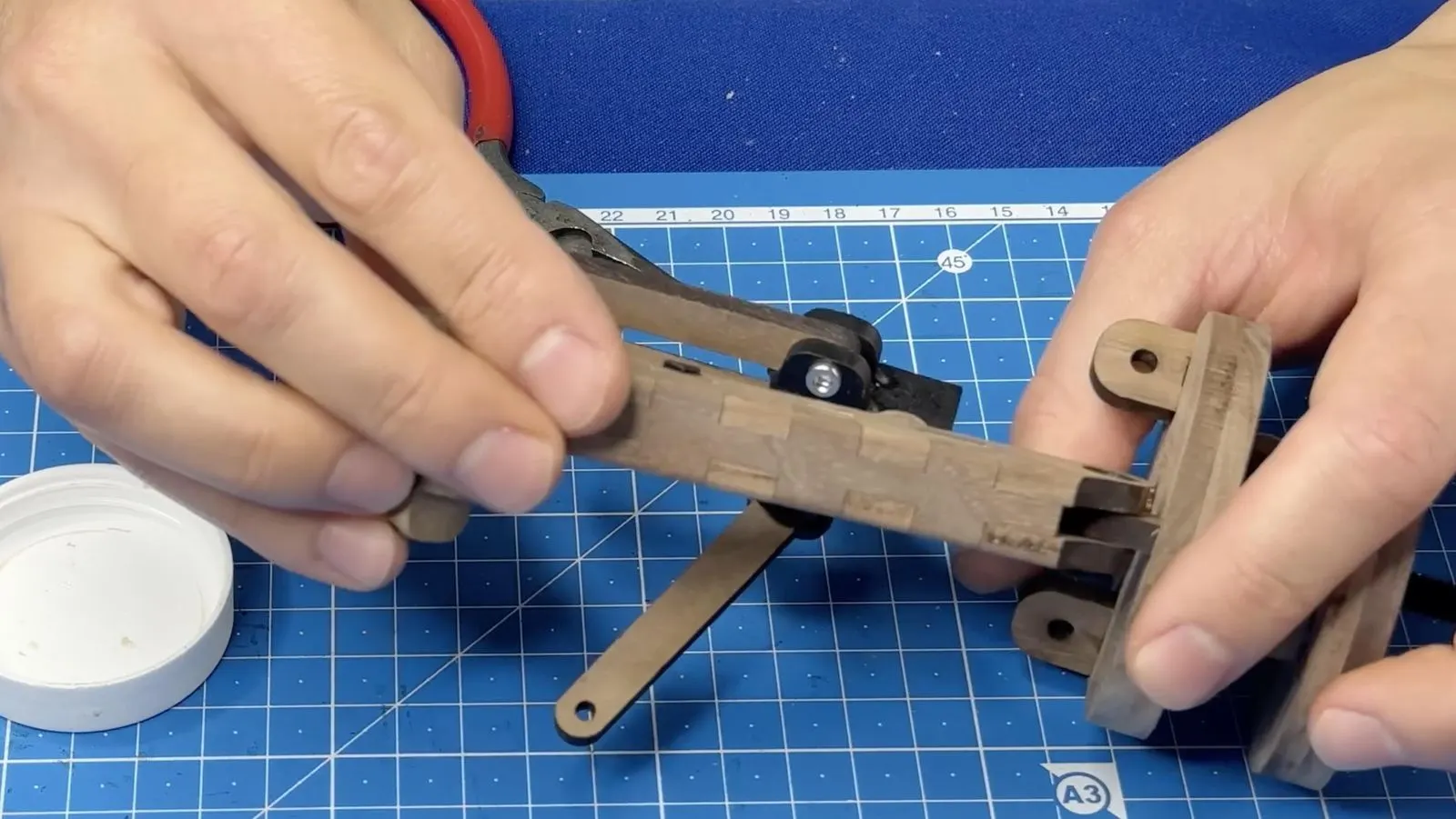 Foldable Wooden Tripod: finished folding leg mechanism