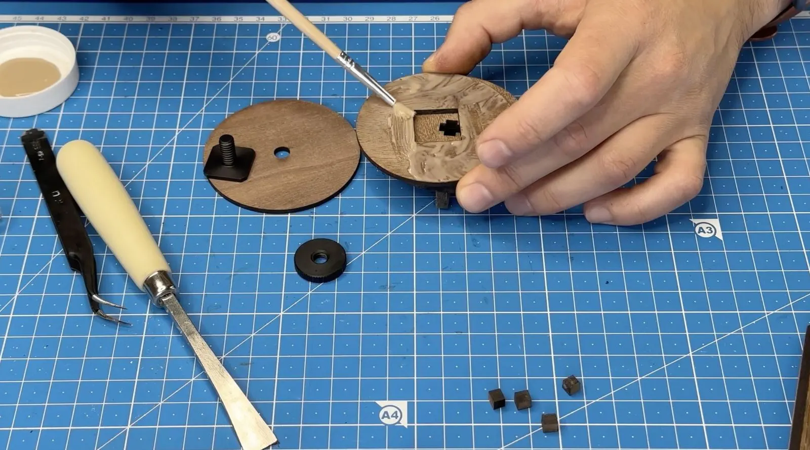 Foldable Wooden Tripod: assembling the central camera platform