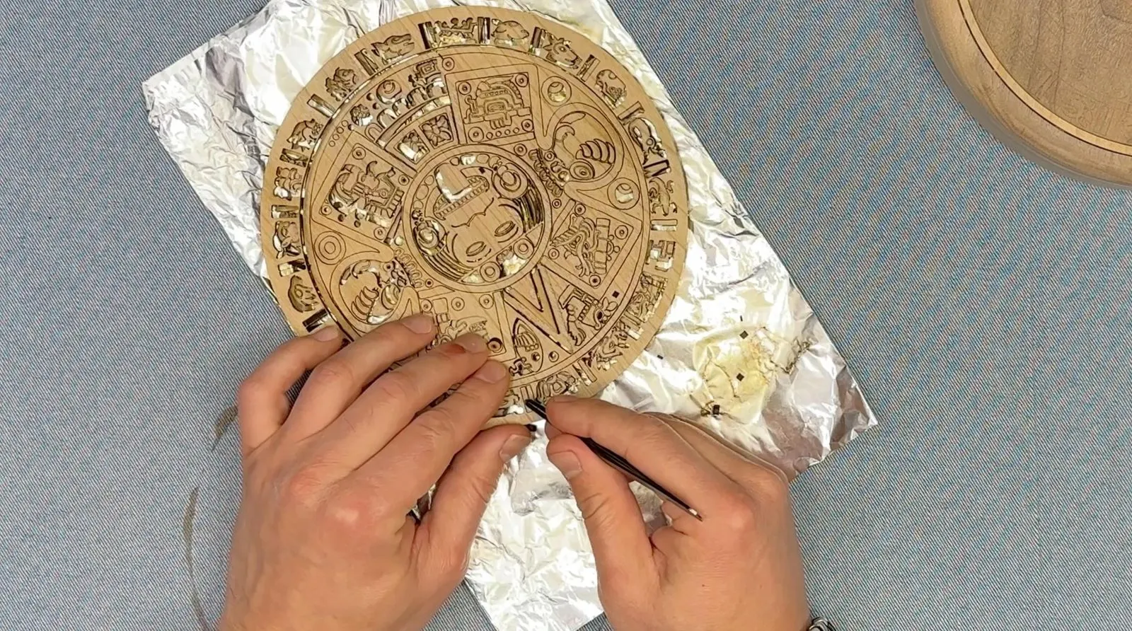 Round Maya / Aztec Jewelry Box: cleaning the completed lid engraving