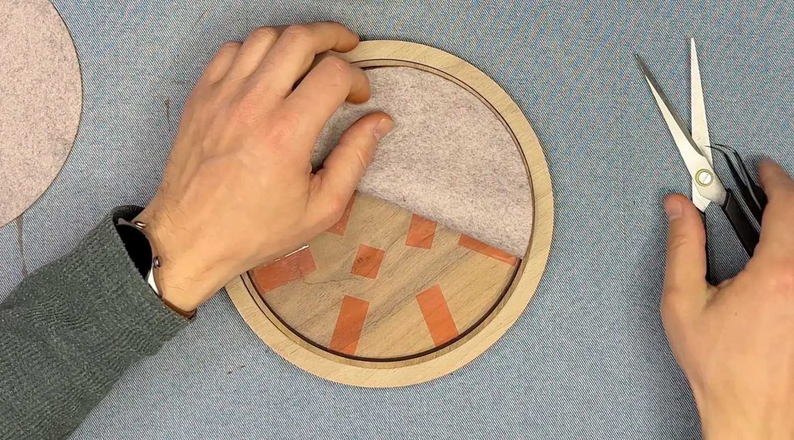 Round Maya / Aztec Jewelry Box: fitting the felt lining