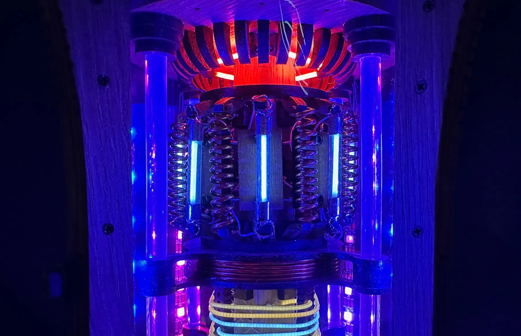 Wooden Reactor Simulator: blue particle-animation test