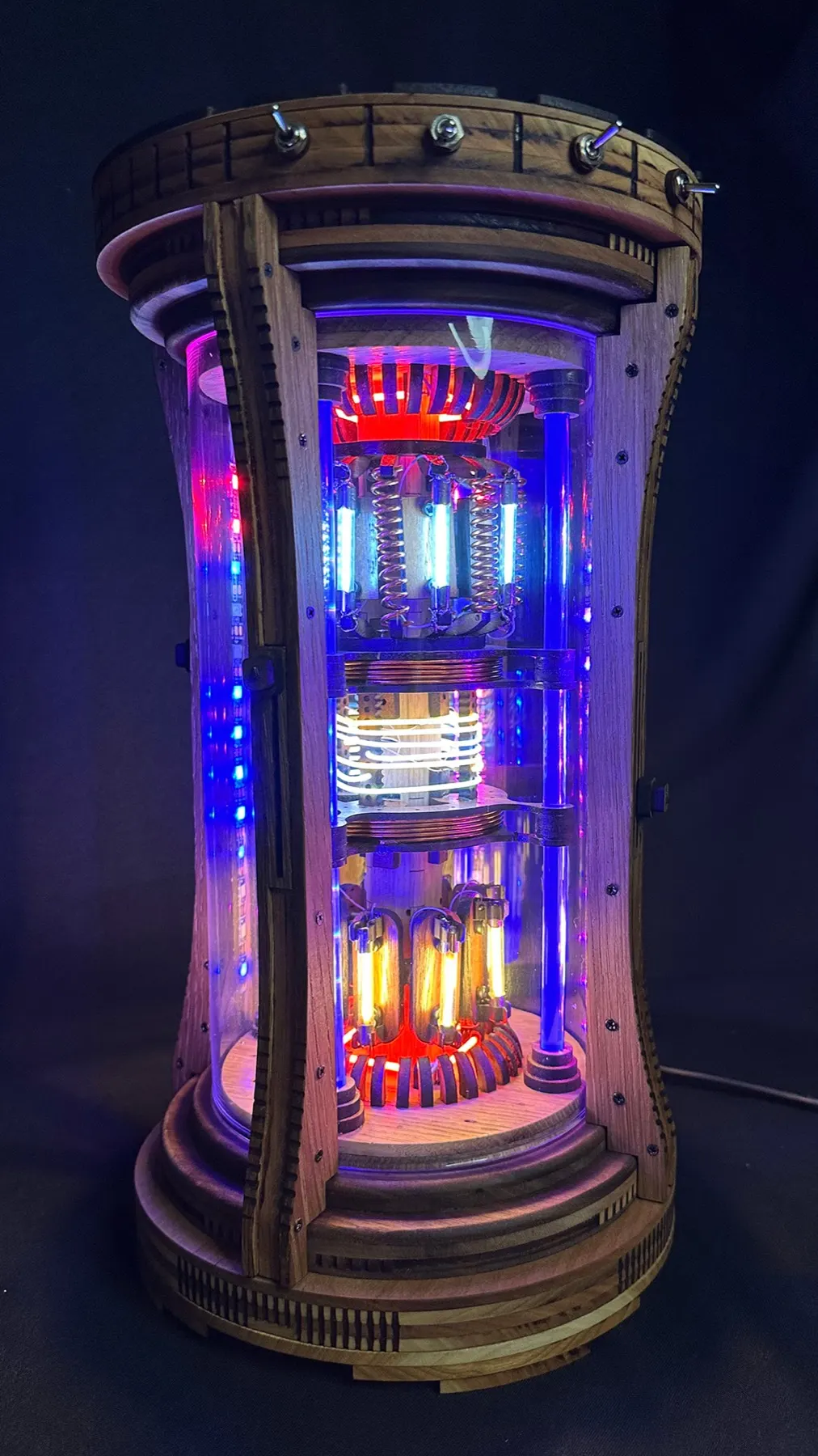 Wooden Reactor Simulator: completed reactor in blue mode