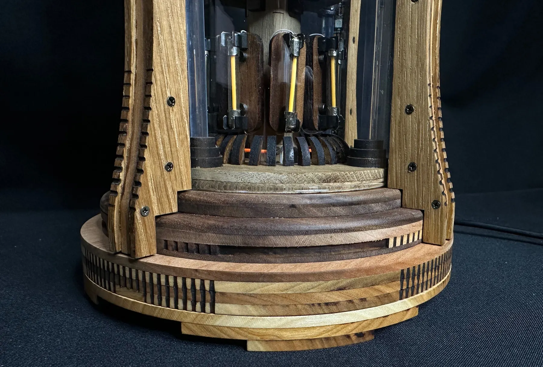 Wooden Reactor Simulator: lower charging platform and curved supports