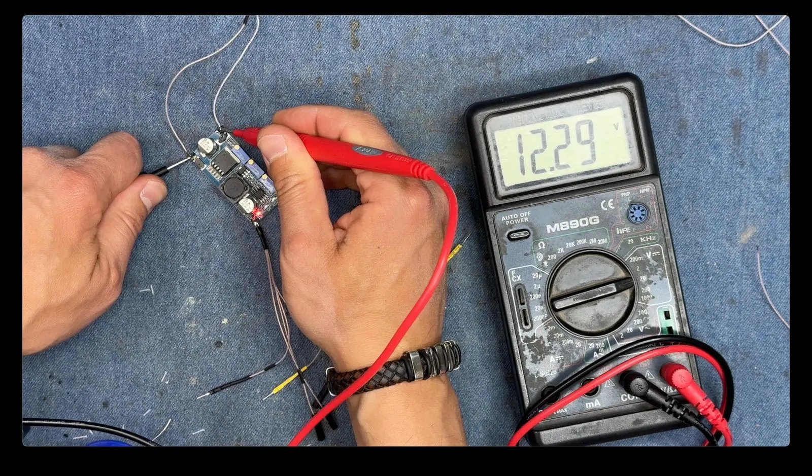 Wooden Reactor Simulator: checking power output with a multimeter