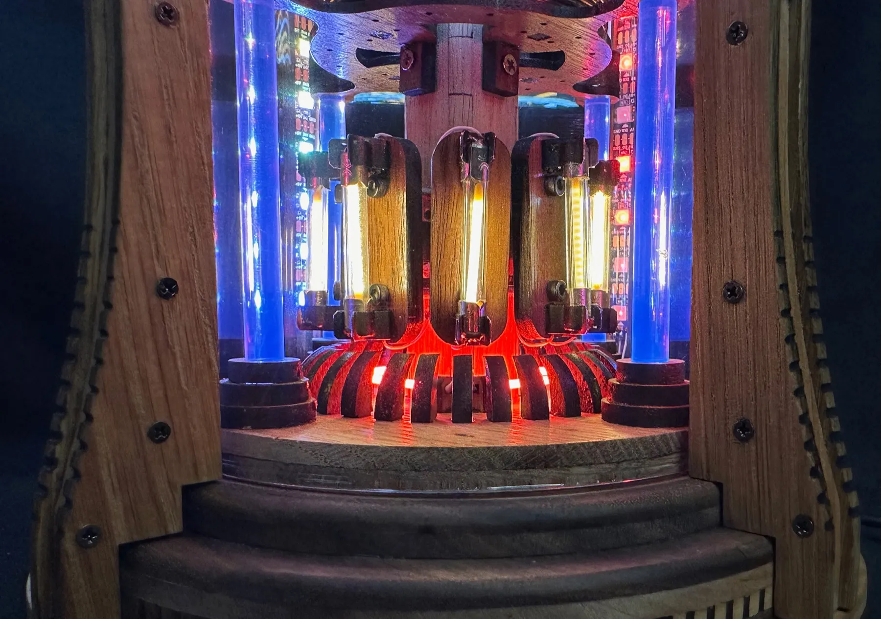 Wooden Reactor Simulator: animated filament chamber in blue light