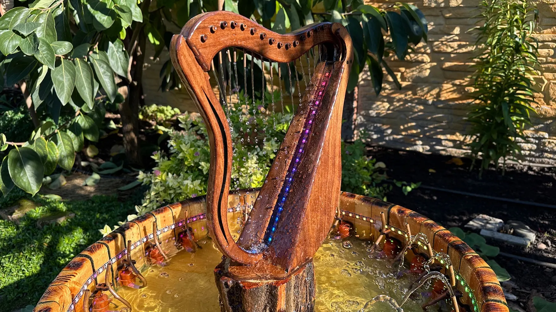 Animated Wooden Fountain: walnut harp and its twenty-four outlets
