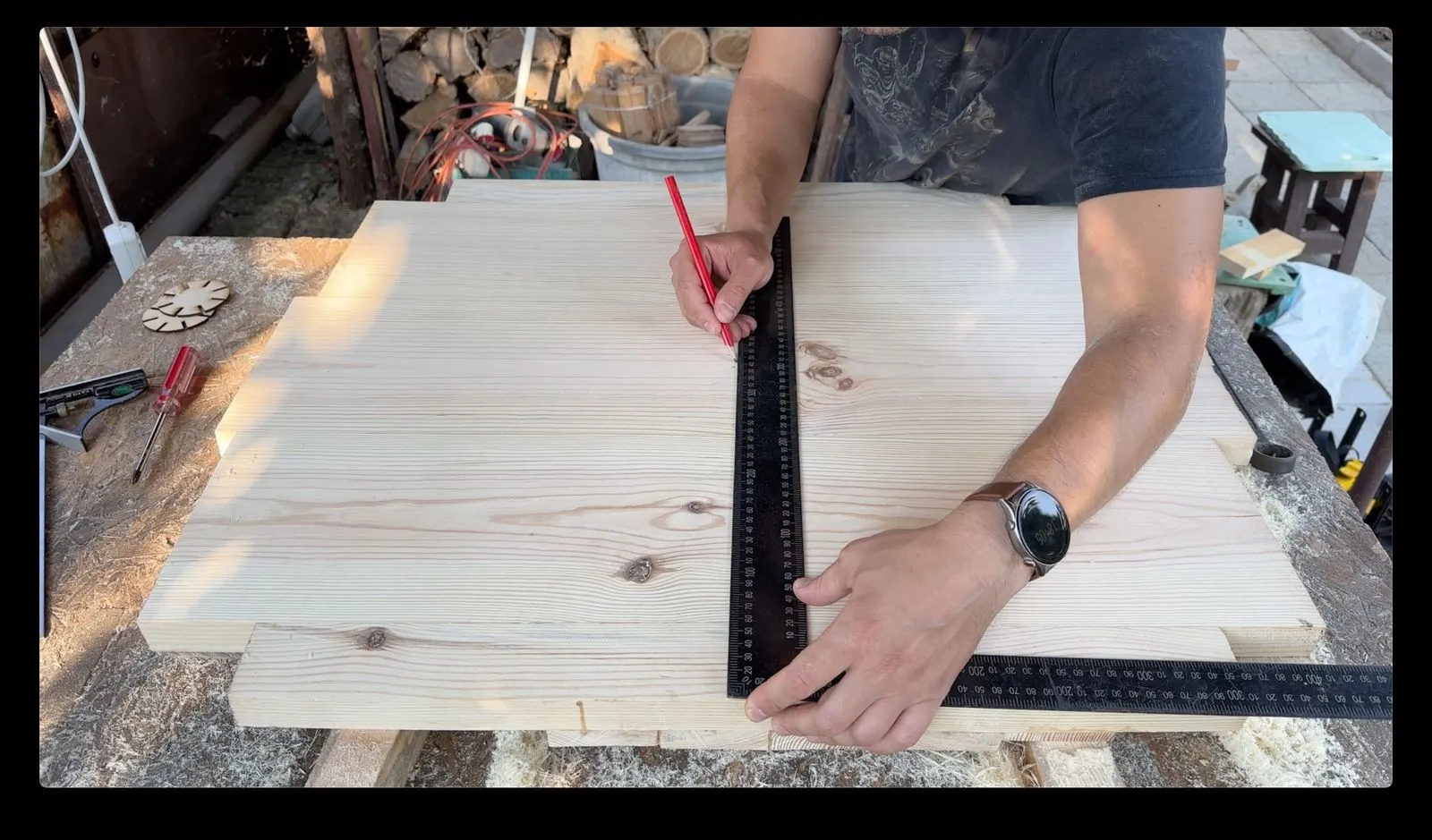 Animated Wooden Fountain: cutting the circular basin panels