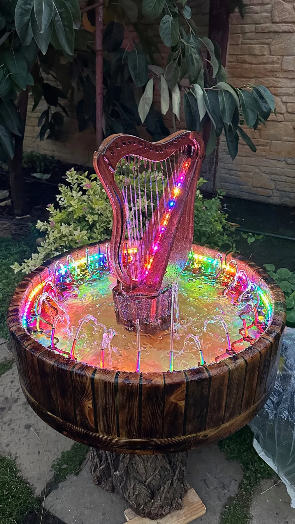 Animated Wooden Fountain: red water-and-light sequence