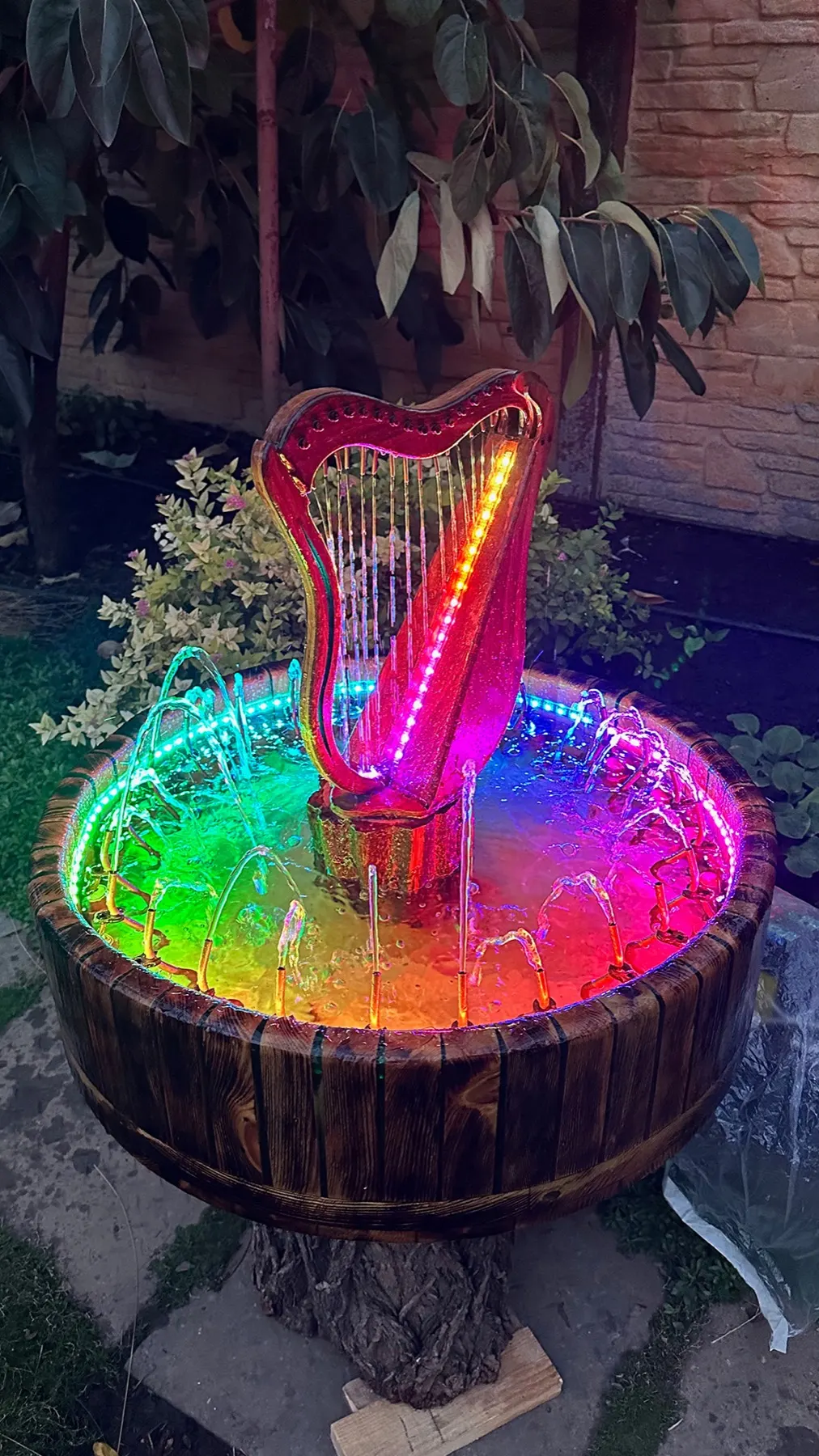 Animated Wooden Fountain: blue sequence across the harp and basin