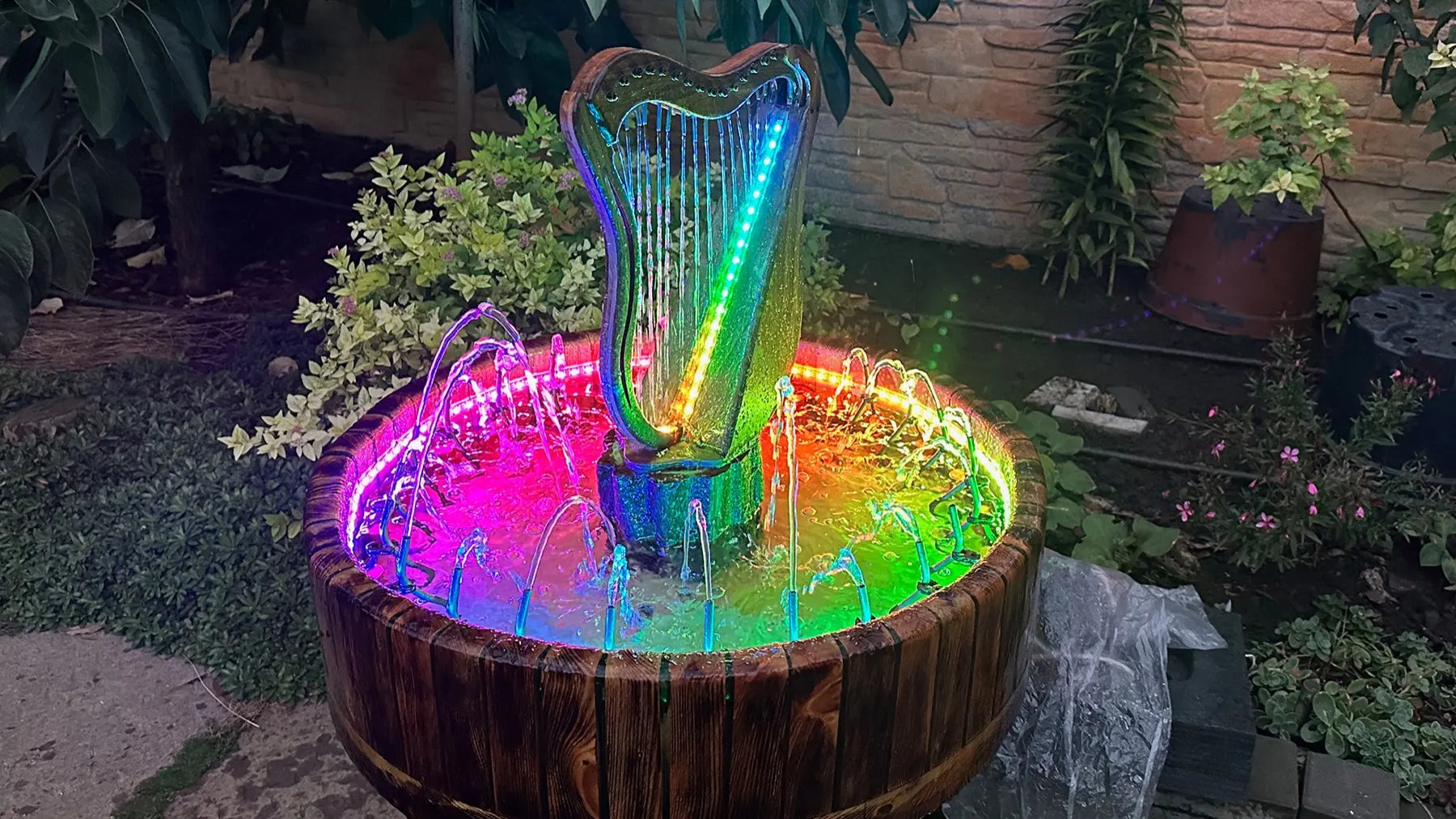 Animated Wooden Fountain: full fountain running beside the workshop